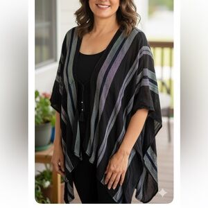 Time and Tru Black and White Patterned Kimono